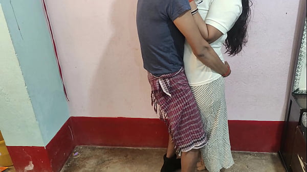 घर मिलने आई सौतेली बहन को चुपके से गांड की फाड़ चुदाई