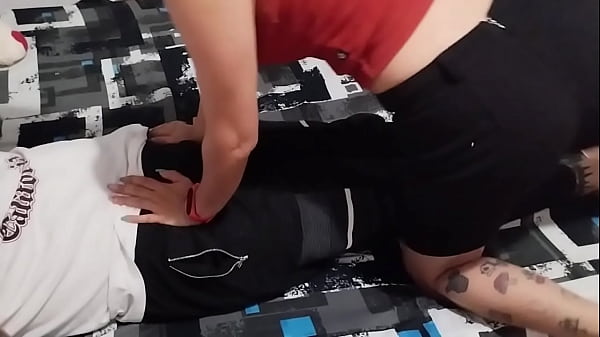 con esta rica mamada despedimos el año mi hermanastra y yo