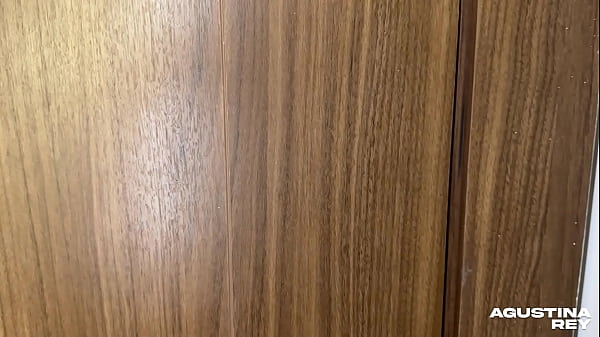 Le follo el coño a mi vecina universitaria y me corro dentro para preñarla