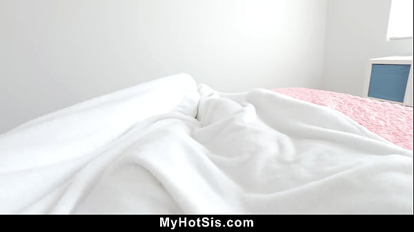 Petite Step Sister Is Scared to Sleep Alone – Myhotsis
