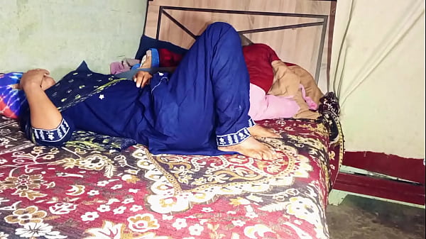 bhabhi ko raat me jor se choda in house Hindi audio. step sister ki chudai.