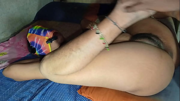 bhabhi ko raat me jor se choda in house Hindi audio. step sister ki chudai.