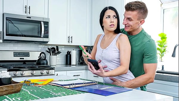 Boyfriend Freeuses His Girl While She Works on Preparing a Draft – Fuckanytime