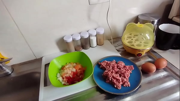 lo que empezó como una cena casual termino con la enorme polla de mi hermanastro dentro de mi coño – porno en espanol