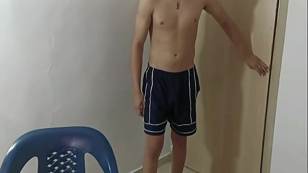 Sorprendo a mi hermanastra masturbandose en mi habitacion y me pide que la folle y le deje mi leche dentro HISTORIA COMPLETA