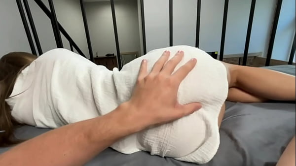 Ya cumpliste 18 años hermanastra, usaré todos tus agujeros a menudo- COÑO Y ANAL