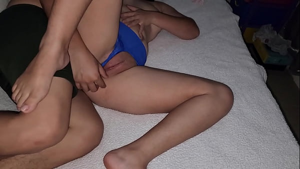 Asie le entra mi pene pequeño a mi cuñada