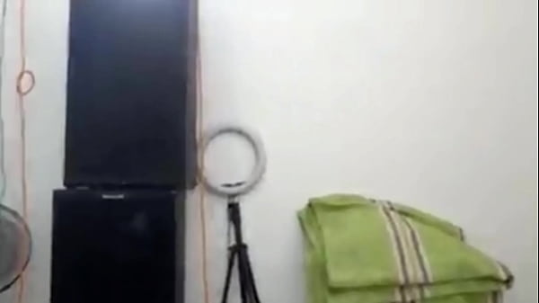 Mi hermanastra entra a mi habitacion para que la folle-HISTORIA COMPLETA