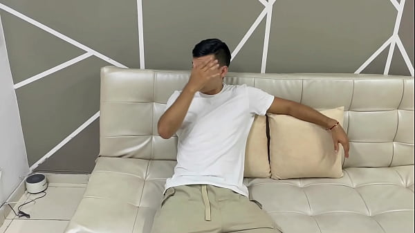 Mi hermanastra tiene frio la caliento y terminamos follando duro