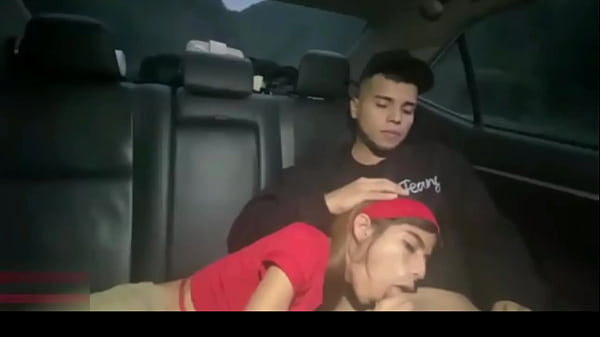 RICA LATINA CHUPA MI POLLA EN EL COCHE Y LA FOLLO DURO EN SU CASA