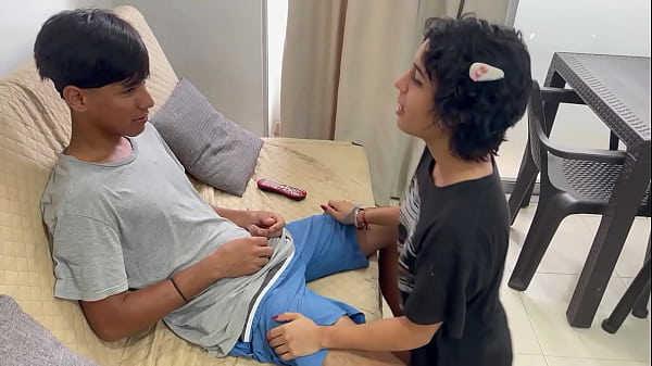 Una buena follada por dar permiso para salir a mi hermanastra con sus compañeras de clase.