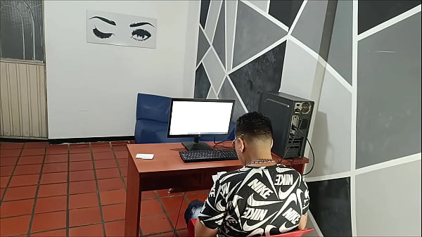 Follando a la hijastra de mi jefe para que le de el ascenso que su padrastro no le quiere dar