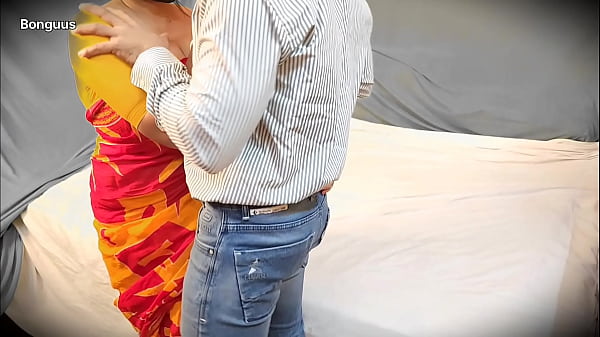 Indian Bhabhi Fucking Delivery Boy in Doggy Style wearing Saree while her Husband is Out of tow