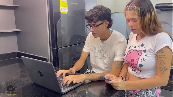 Le ayudo con las clases de informatica a mi linda hermanastra y la hago que se deje follar muy duro por el culo. H.L.