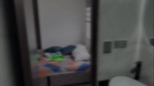 Mi madrastra MILF de culo grande quiere sentir que es estar con un gay y yo le demuestro lo contratio con mi gran polla.