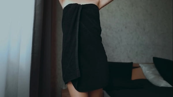 Periodo burla chica con periodo con coño rosadita modela en la habitacion