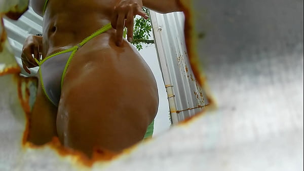 Chica bronceada y culona captada en cabina