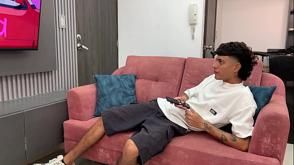 La puta de mi hermanastra esta celosa de que yo tenga novia y me obliga a que la folle para que se le pasen los celos.