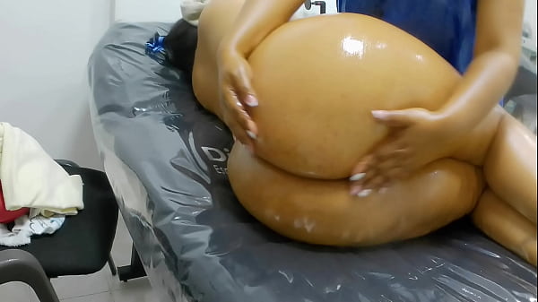 Masaje de Lujo para la Esposa Infiel y su Cuerpo Curvilíneo