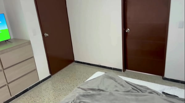 Mi linda hermanasra se aprovecha que estamos a solas para darme el mejor regalo en el dia de SAN VALENTIN.