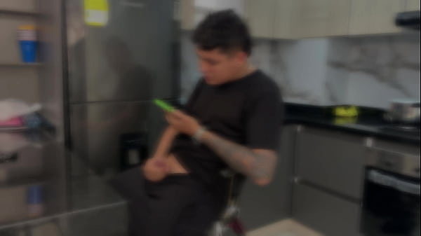 SOY ADICTO AL PORNO Y MI PUTA HERMANASTRA ME BAJA LA ADICCION DEJANDOME PROBAR POR PRIMERA VEZ UN RICO COÑO. h.l.