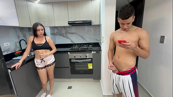 Le encanta chupar mi enorme y rica polla a mi culona vecina, me pide que siempre se la de por su apretado latino culo sin parar.