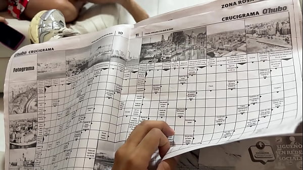 Mi hermanastra se aprovecha que yo soy virgen y decide hacerme un oral hasta botar mi rica crema en su cara.