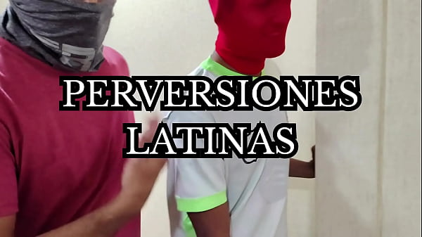 Mi hermanastro me enseña a follar con traje de cosplay y me da toda su corrida