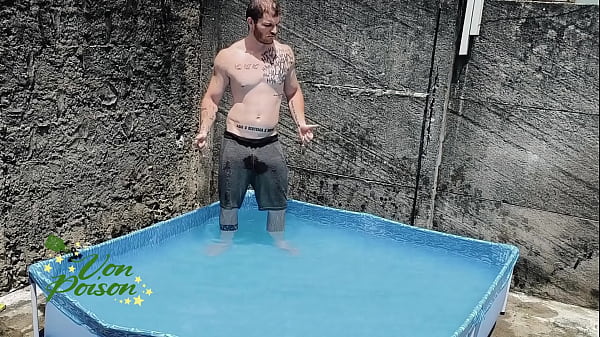 Revezando pau na piscina com minha meia-irmãzinha – COMPLETO NO RED / SHEER
