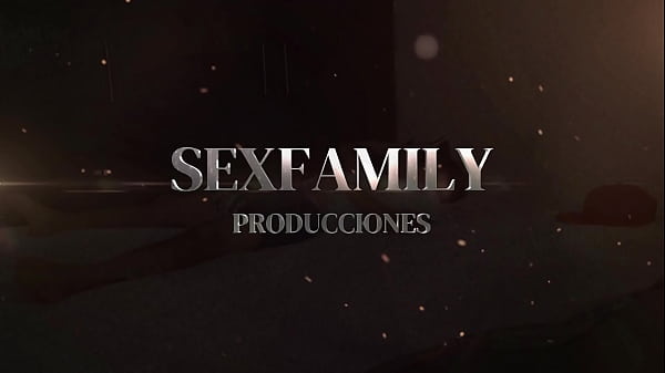 Se me antoja follar duro a mi hermanastra y me le vengo rico en sus grandes tetas. H.L.