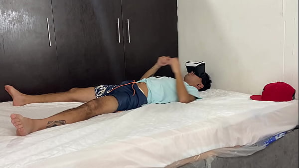 Se me antoja follar duro a mi hermanastra y me le vengo rico en sus grandes tetas.