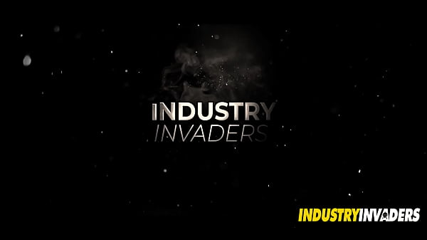 Big Sis Santana Red Share Louie Smalls BBC with Stefania Mafra at IndustryInvaders